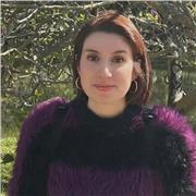 Psicóloga con vocación por la infancia y adolescencia, enfocada en el bienestar emocional y la salud mental